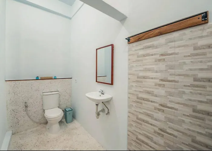 Greek House: W/desk + Shared Pool&kitchen /4 3* Canggu