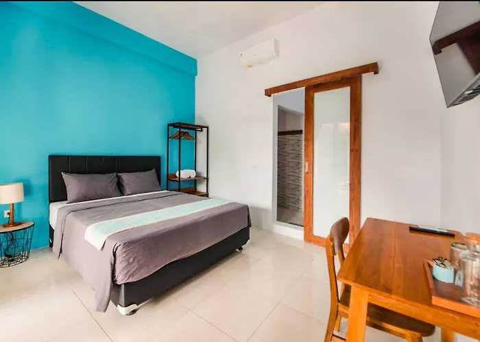 Greek House: W/desk + Shared Pool&kitchen /4 3*